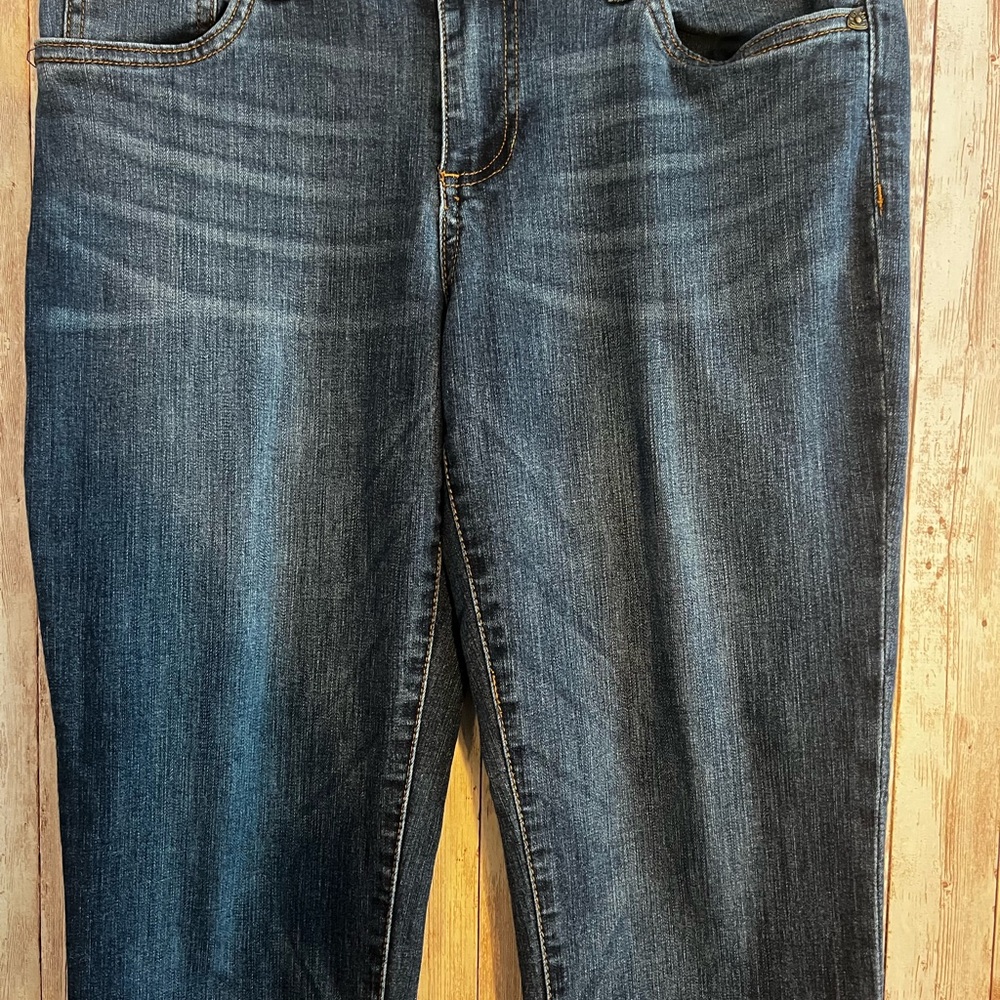 Kut from the Kloth Straight Leg Jeans with Classic Denim Style
